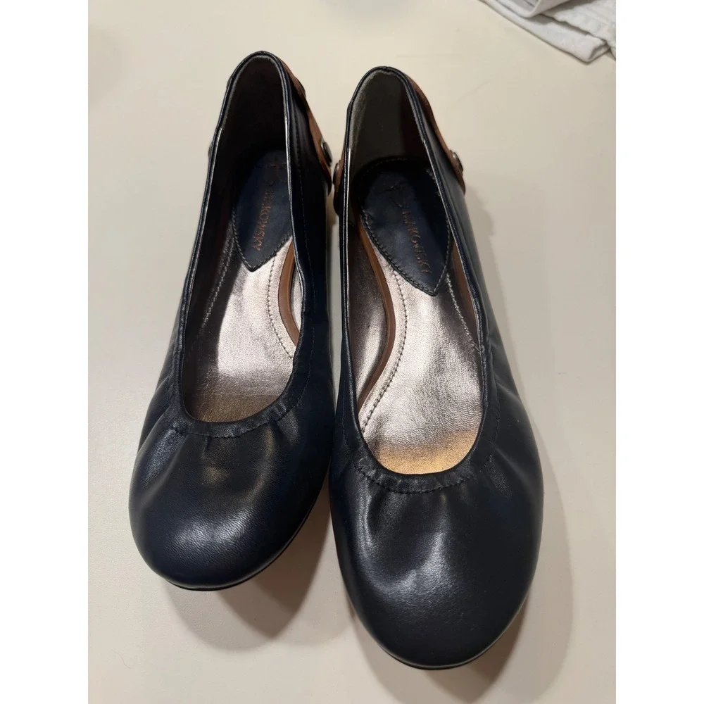 B. Makowsky Navy Blue Leather Ballet Flats with Tan Studded Heel Accent 7.5 Wide